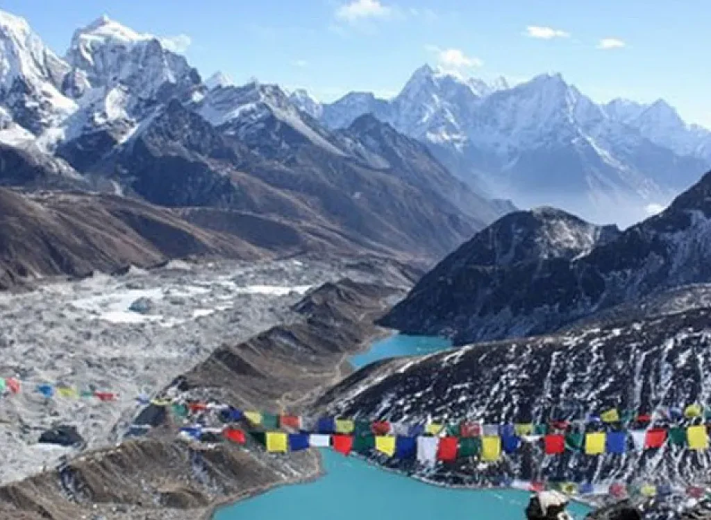 Everest Base Camp Trek VS Gokyo Lake Trek With Everest